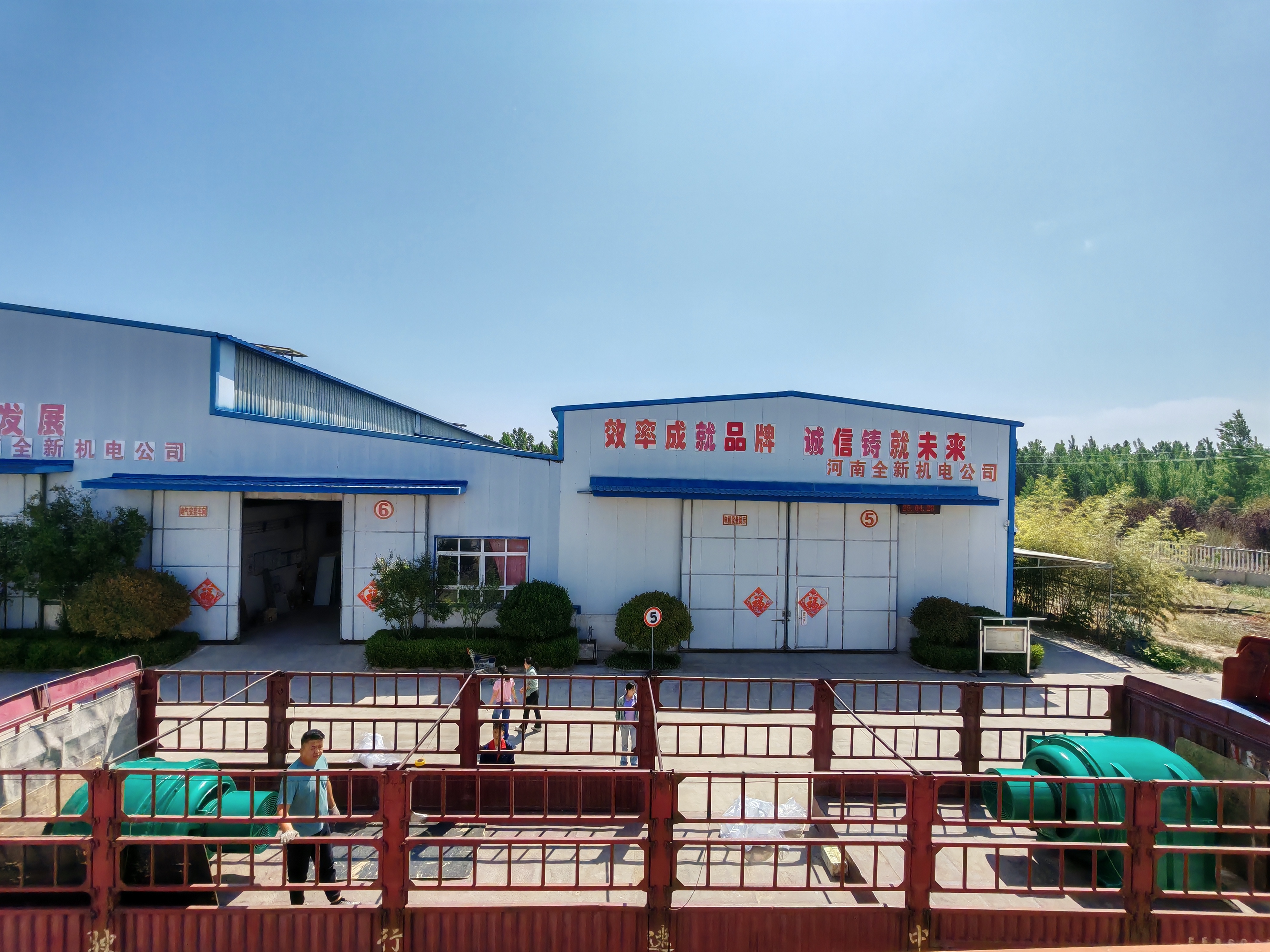 2台YRT630-8/570KW/10KV電（diàn）機發貨機（jī）械廠