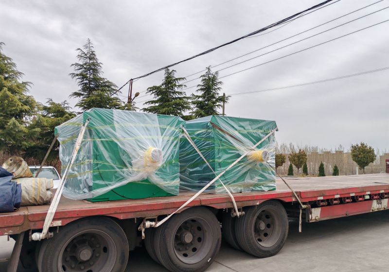 2台630kw/10kv高（gāo）壓電機發往港口，準備出口